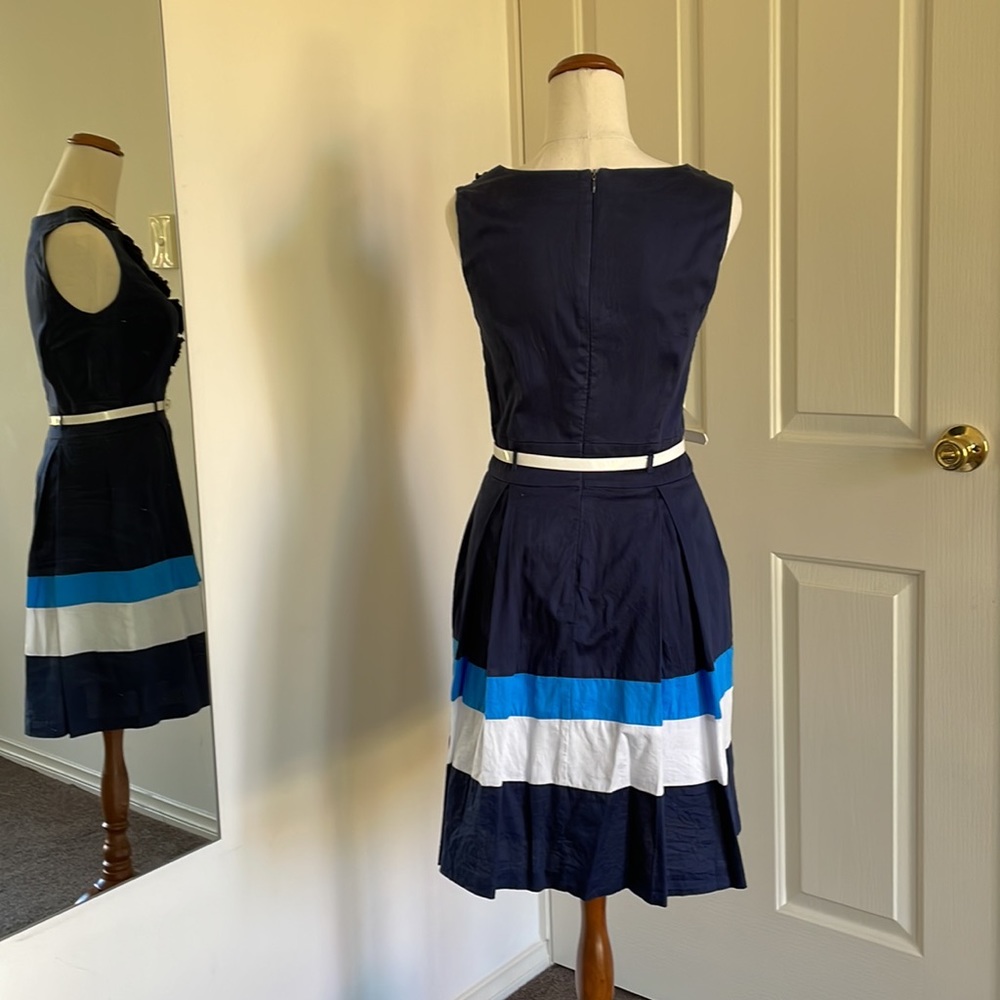 🔥HOST PICK🔥 REVIEW navy striped day dress with white belt - Picture 4 of 15